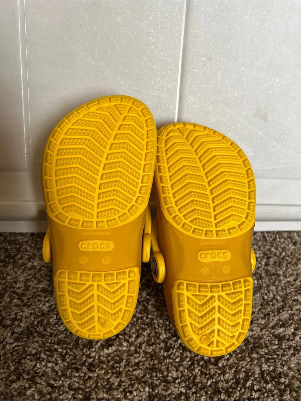 Kids Crocs Classic Clog- Translucent Pink /  Yellow- size C10-11 (Little Kid)